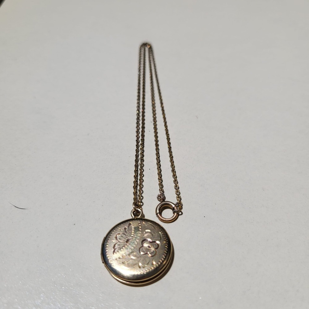 12K Gold Filled Round Floral Etched Locket Necklace Vintage Keepsake - Picture 2 of 11